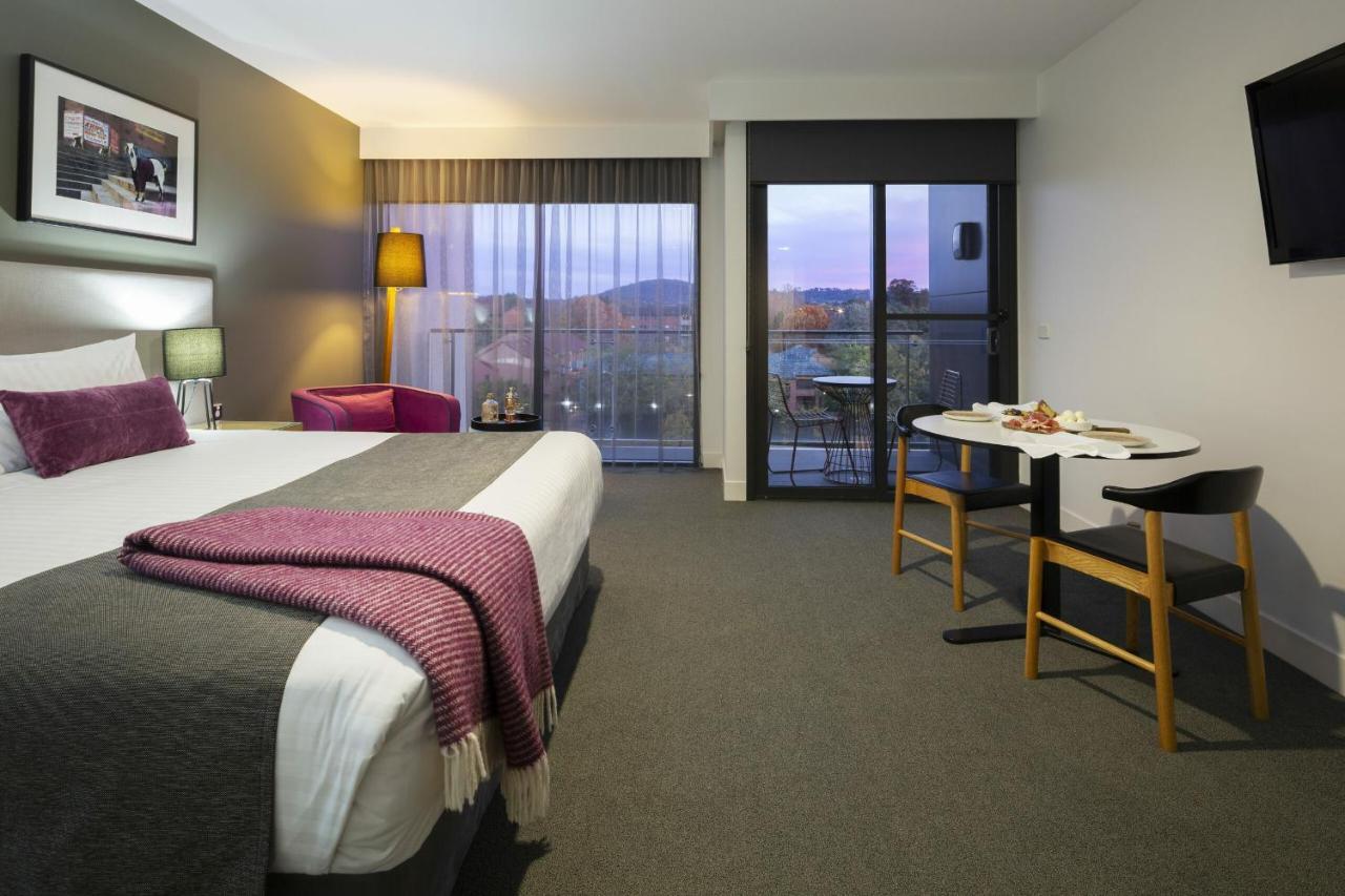 อีสต์โฮเต็ล แอนด์ อพาร์ตเมนท์ Hotel แคนเบอร์รา ภายนอก รูปภาพ