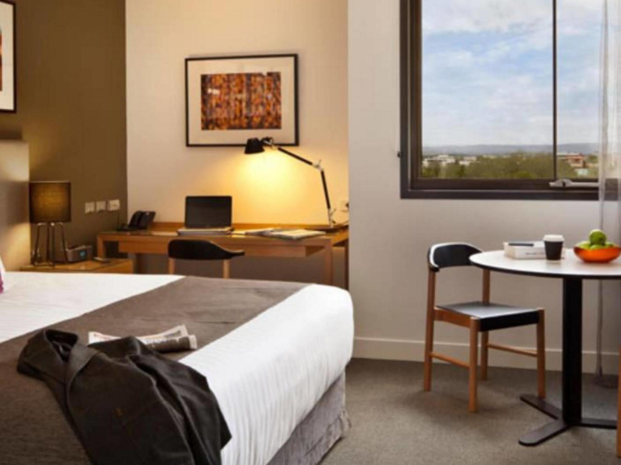 อีสต์โฮเต็ล แอนด์ อพาร์ตเมนท์ Hotel แคนเบอร์รา ภายนอก รูปภาพ