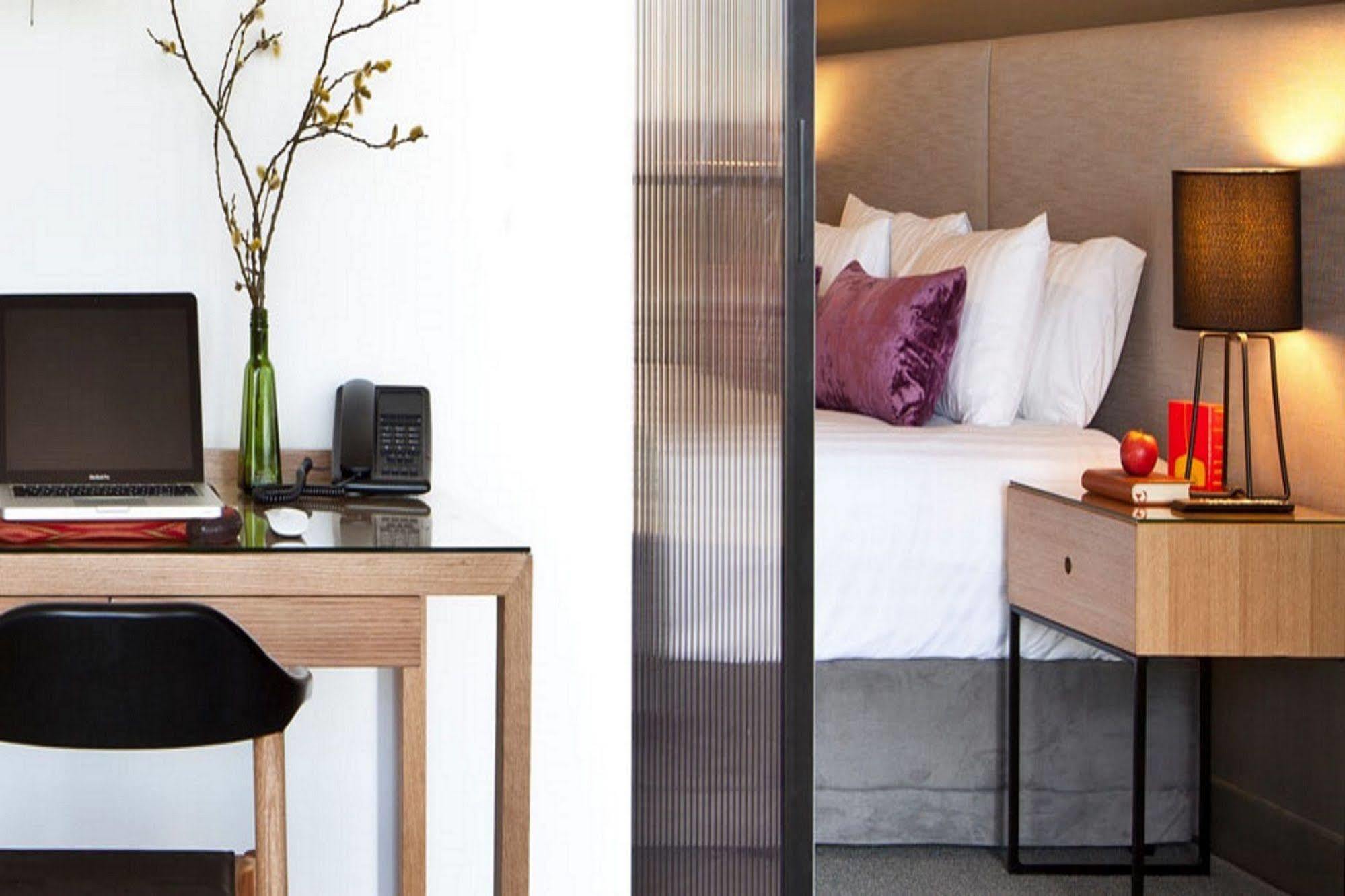 อีสต์โฮเต็ล แอนด์ อพาร์ตเมนท์ Hotel แคนเบอร์รา ภายนอก รูปภาพ